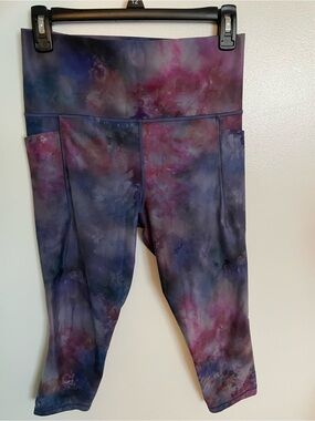 Women’s Athleta Purple and Blue Tie-Dye Capri Leggings medium